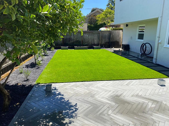 modern_turf_backyard_crc.jpeg