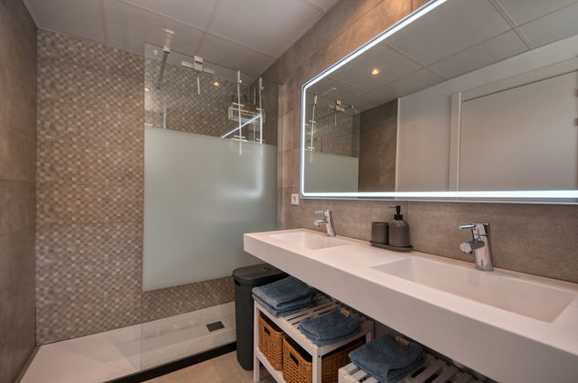 Master bathroom 1