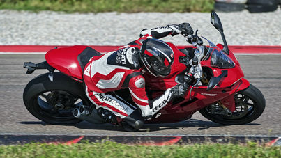 Ducati | Racer | Supersport | Turning on Curve