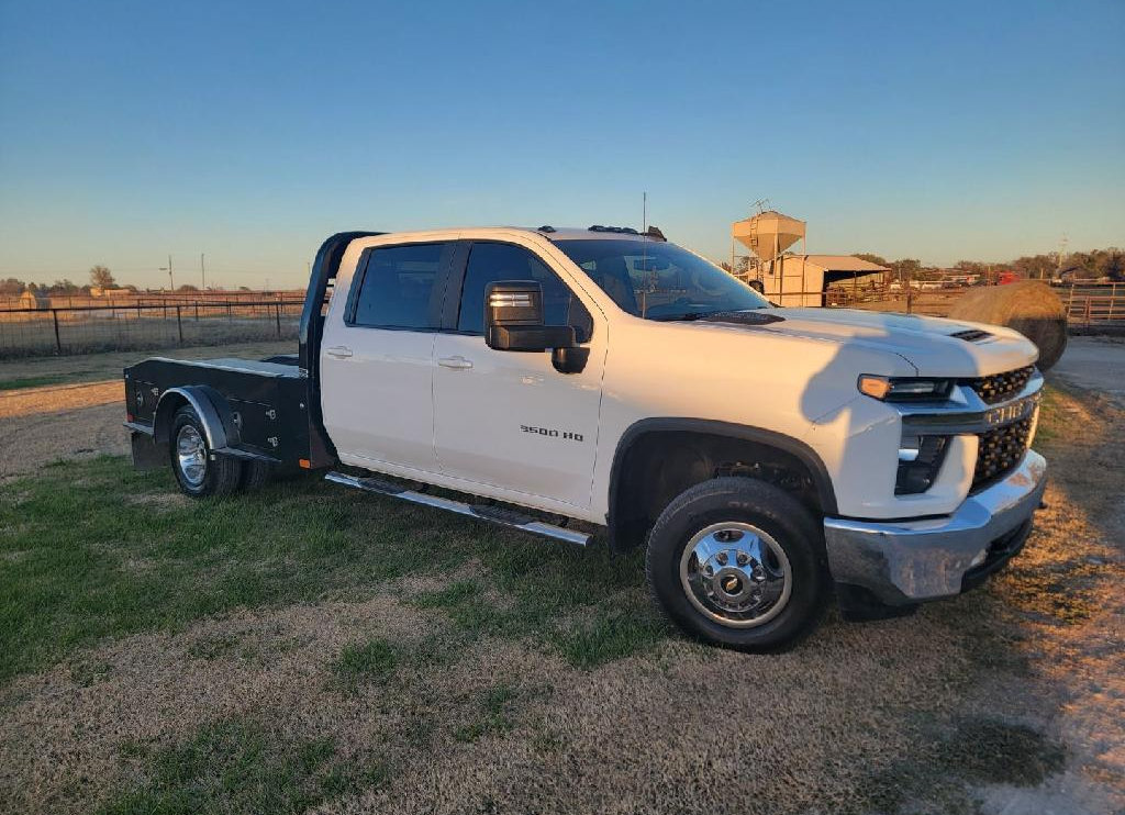 2022 Chevrolet Silverado 3500HD LT's photo