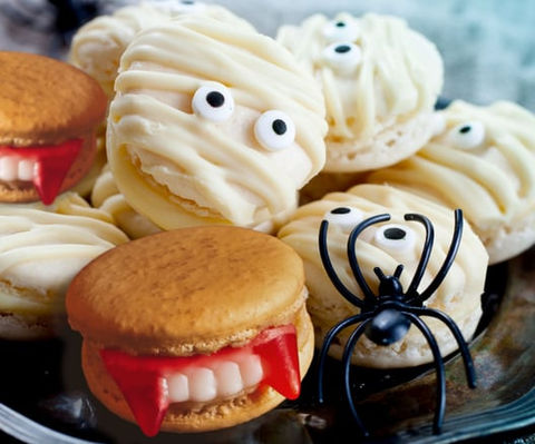 Halloween mummy and vampire macarons
