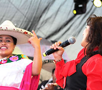 Claudia Melendez y Clarisa Martínez