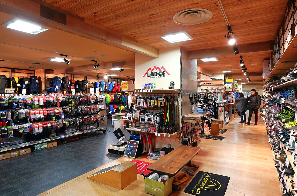 アウトドアショップ　スポーツショップ　サッカーショップ  スポーツショップ　店舗デザイン　設計