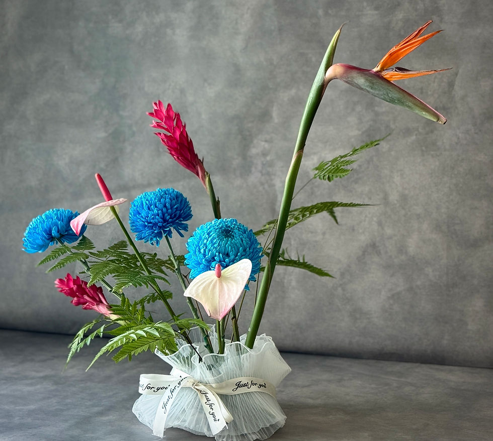 Bird-Inspired floral sculpture influenced by Ikebana