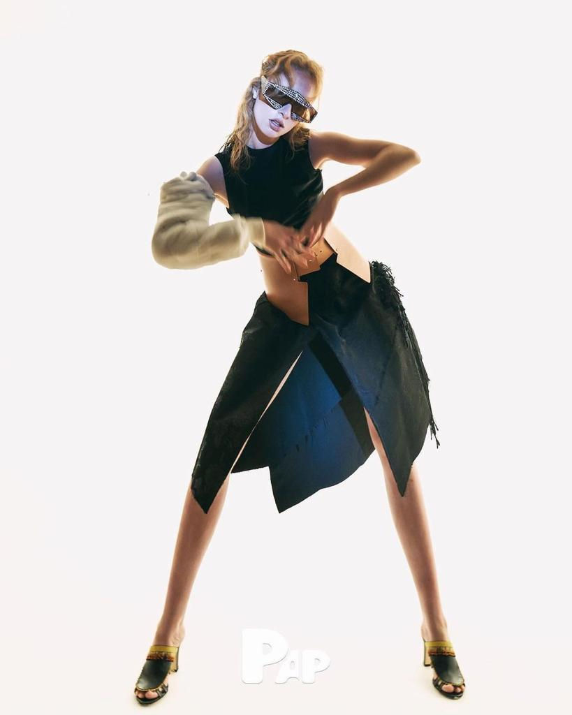 PAP MAGAZINE - T H E  F U T U R E  M E E T  T H E  F A S T