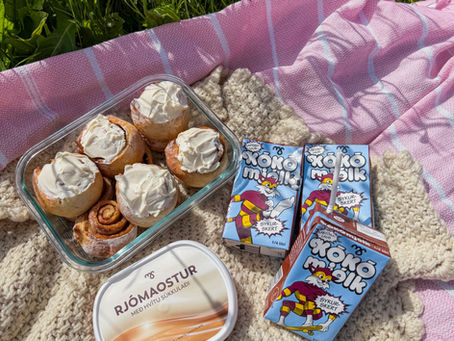 Kanilsnúðar með rjómaostakremi