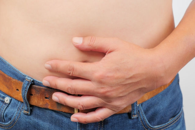 当サロンは、トータルビューティーサロンです。  水素毛穴ケア、エイジングケア（エステ版ダーマペン）、シミ、美白ケア、脱毛、リンパマッサージなど、お客様一人一人の悩みに寄りそう施術をさせていただいております。