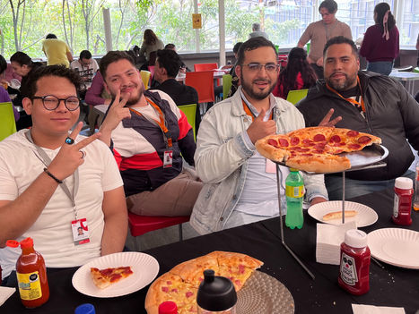 Convivencia y Unión: Pizza Party Integra a los Equipos de GNP y Liverpool