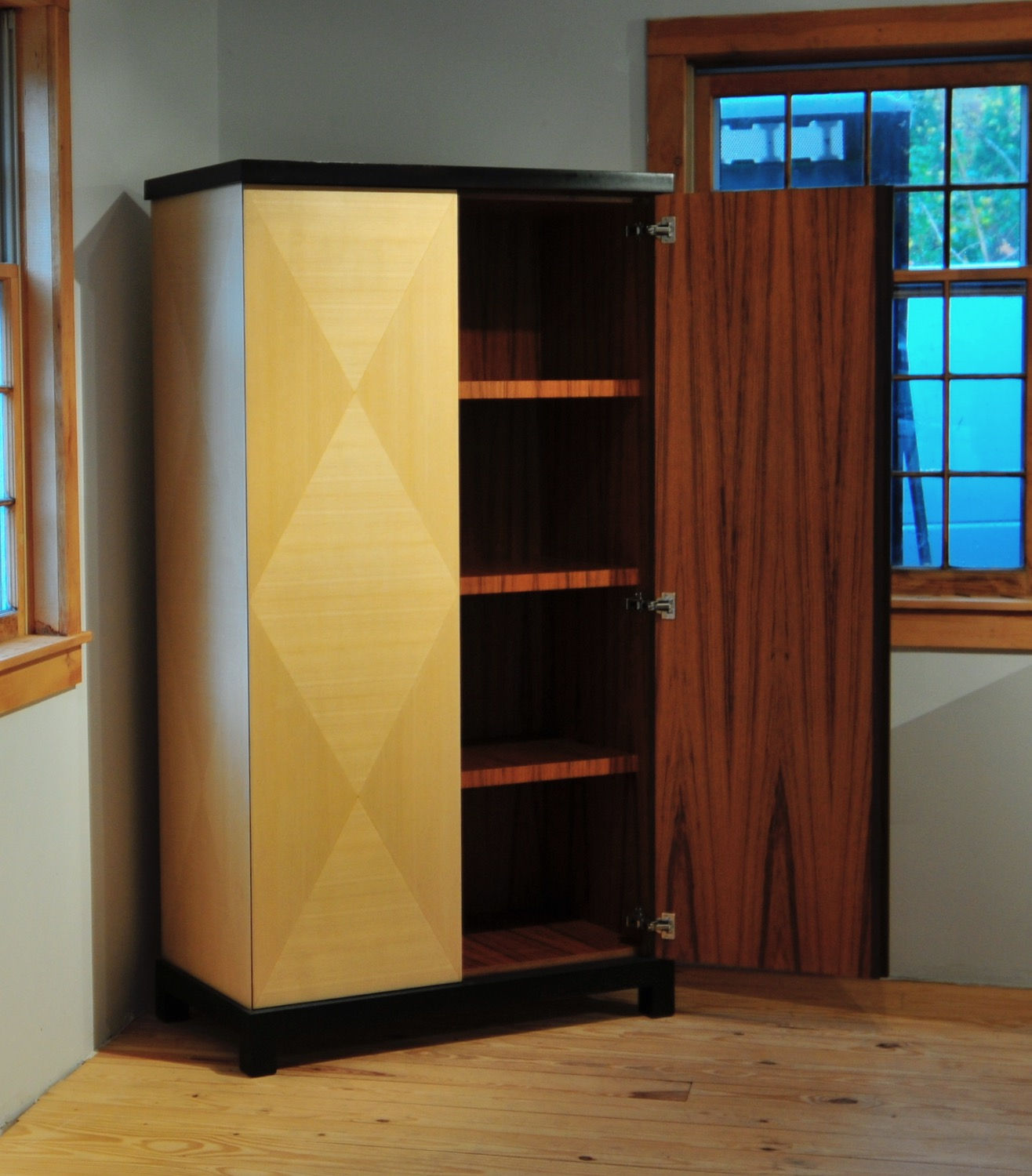 Diamond Cabinet