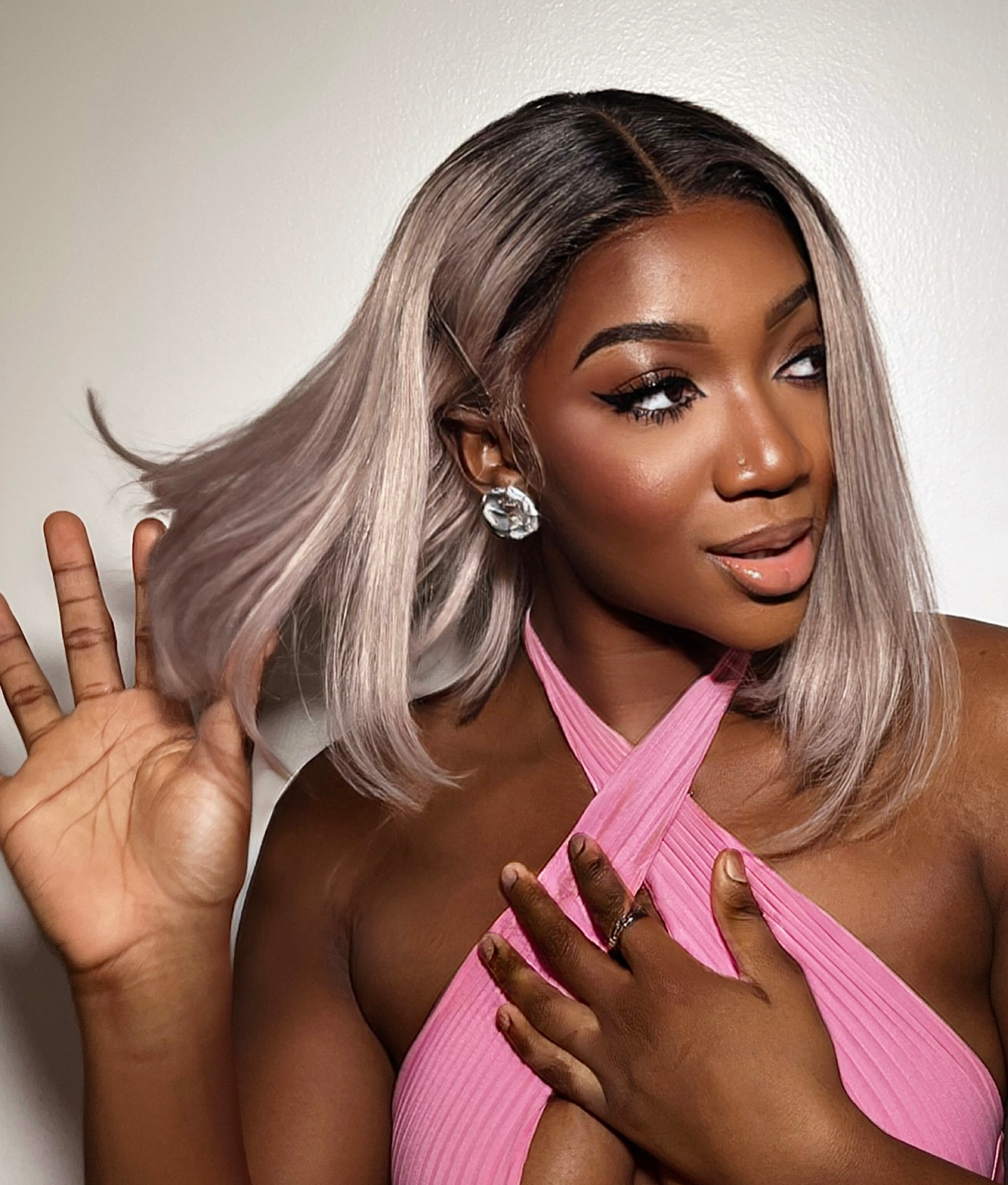 Straight Center Part Short Bob Ash Blonde with 1B Dark Roots Wig