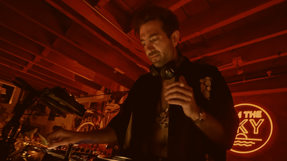 MAX EPK PIC ORNAGE.png