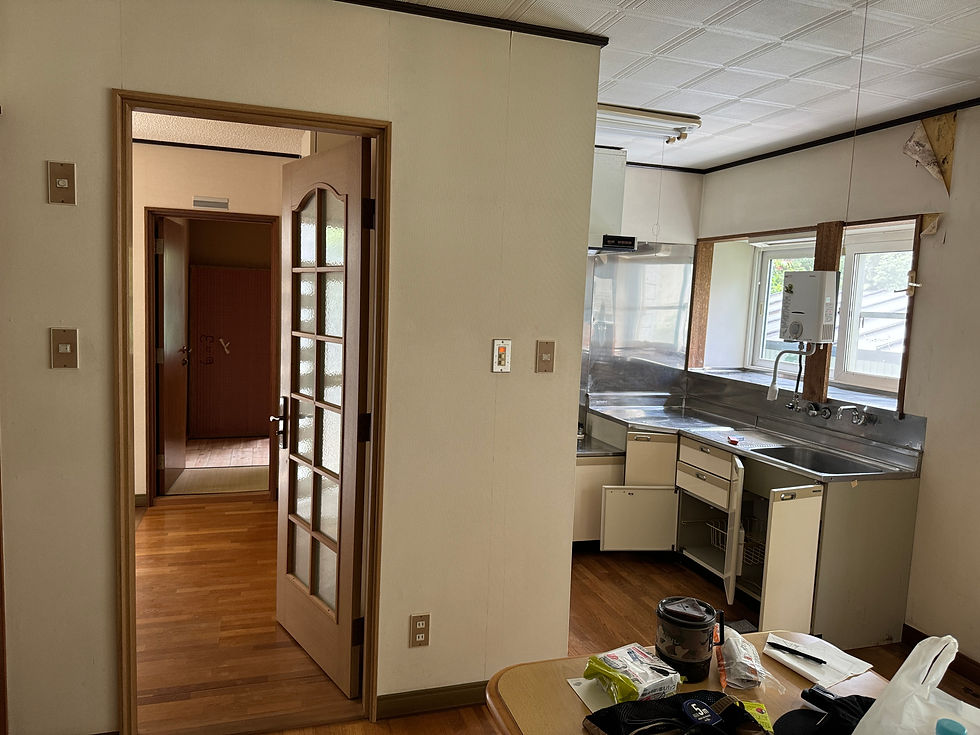 DIYやる前、家のリビングルーム貴重な写真です。