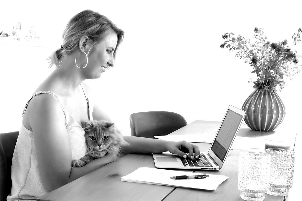 → Isabella Peasll – professionel numerolog og underviser i Skæbnekode-Akademiet™