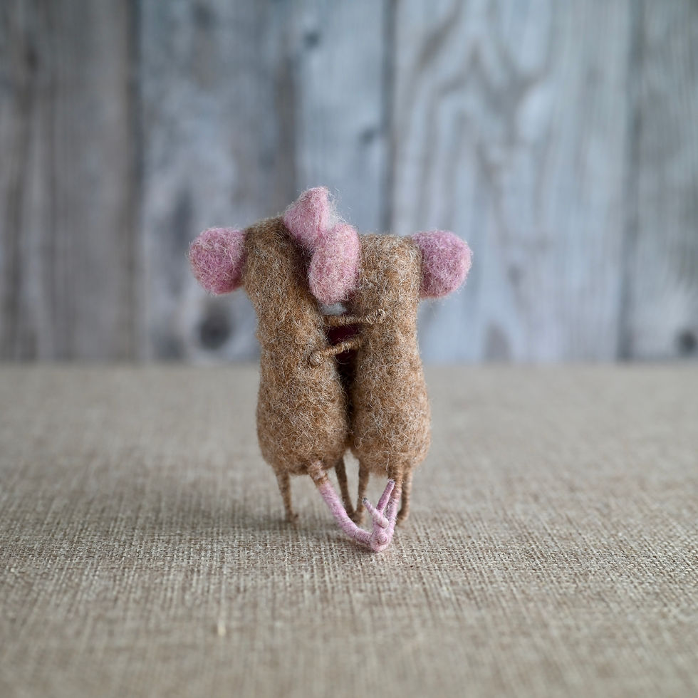 Thumbnail: little love mice
