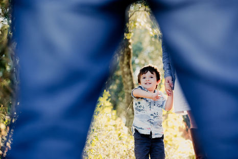 Séance photo nouveau-né lifestyle en extérieur à Lourmarin, dans le Vaucluse (PACA).

© Brin de Photographie