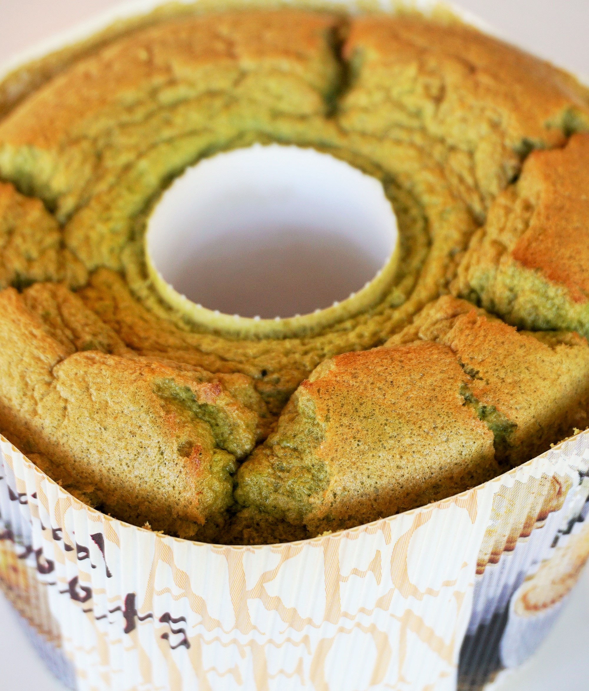 香り高い桑の葉茶のシフォンケーキ