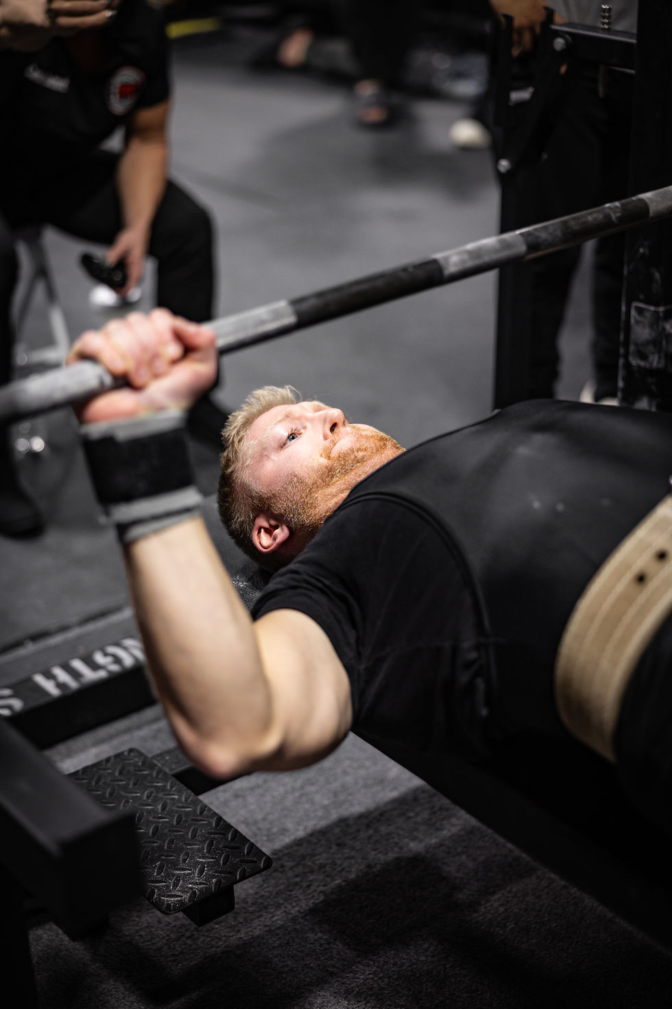 bench pressing in a meet