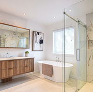 Salle de bain élégante et lumineuse