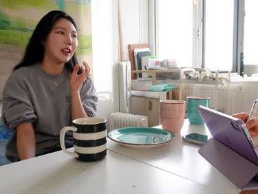 [Interview] Breaking the Egg: How Destiny and "Daydreams" Shape the Abstract World of Na Young Lee