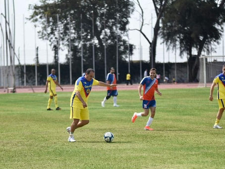 Echa el Cuauh cascarita con magistrados y leyendas del América