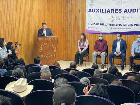 Encabeza Víctor Mercado entrega de auxiliares auditivos en Morelos