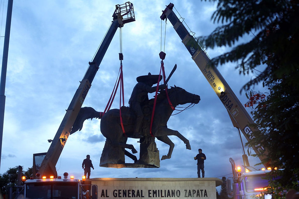 Zapata cabalga de nuevo... ahora en Plaza de Armas