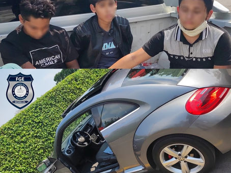 Detienen a 3 chamacos con un auto robado cuando compraban hamburguesas en Cuernavaca
