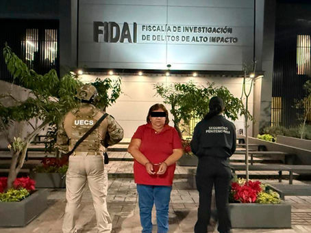 Aseguran a mujer por intentar ingresar celulares al Cereso Varonil Morelos, en Atlacholoaya