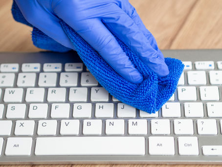 Hygiène des objets du quotidien : téléphones, claviers, poignées de porte : comment les désinfecter