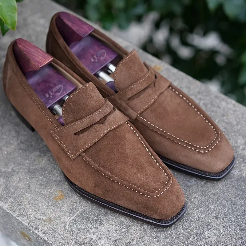 Thumbnail: Fiddle-Back Fashion Loafers