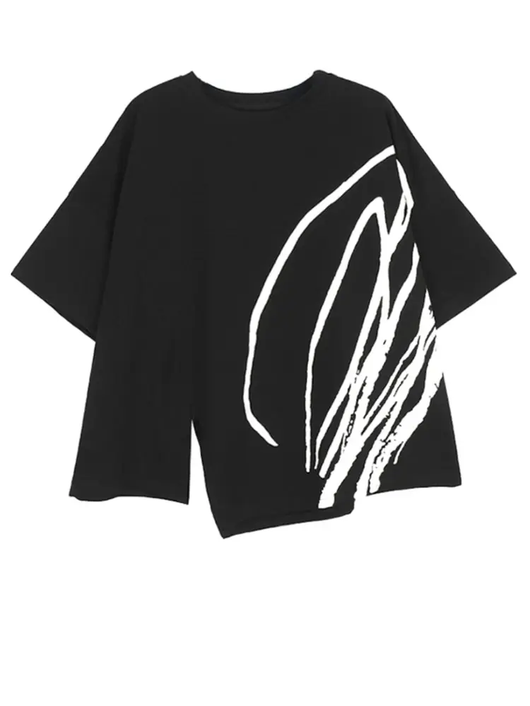 Thumbnail: [EAM] Women Black Printed Irregular Hem Big Size Casual T-Shirt