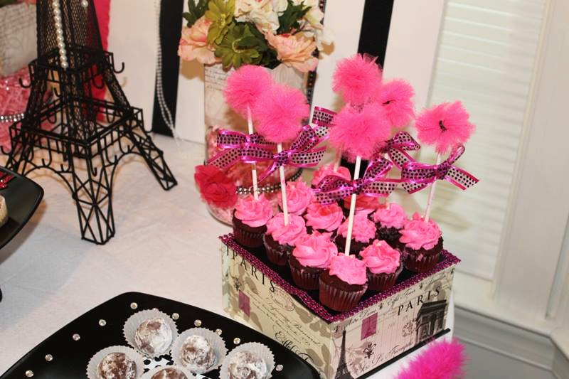 Mini Cupcakes w/Pom-Poms