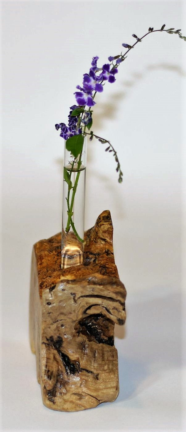 תמונה ממוזערת: מעמד לפרח מעץ זית