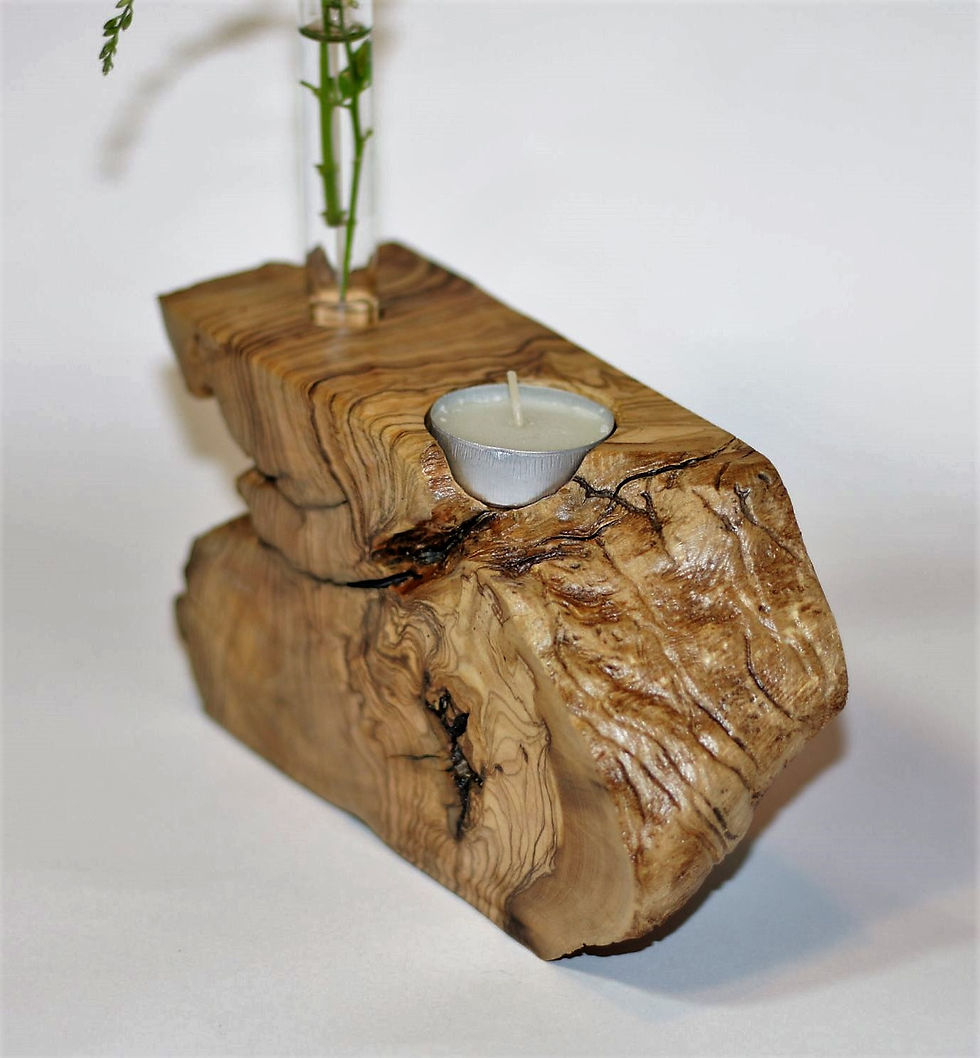 תמונה ממוזערת: מעמד מעץ זית לנר עם מבחנה לפרח