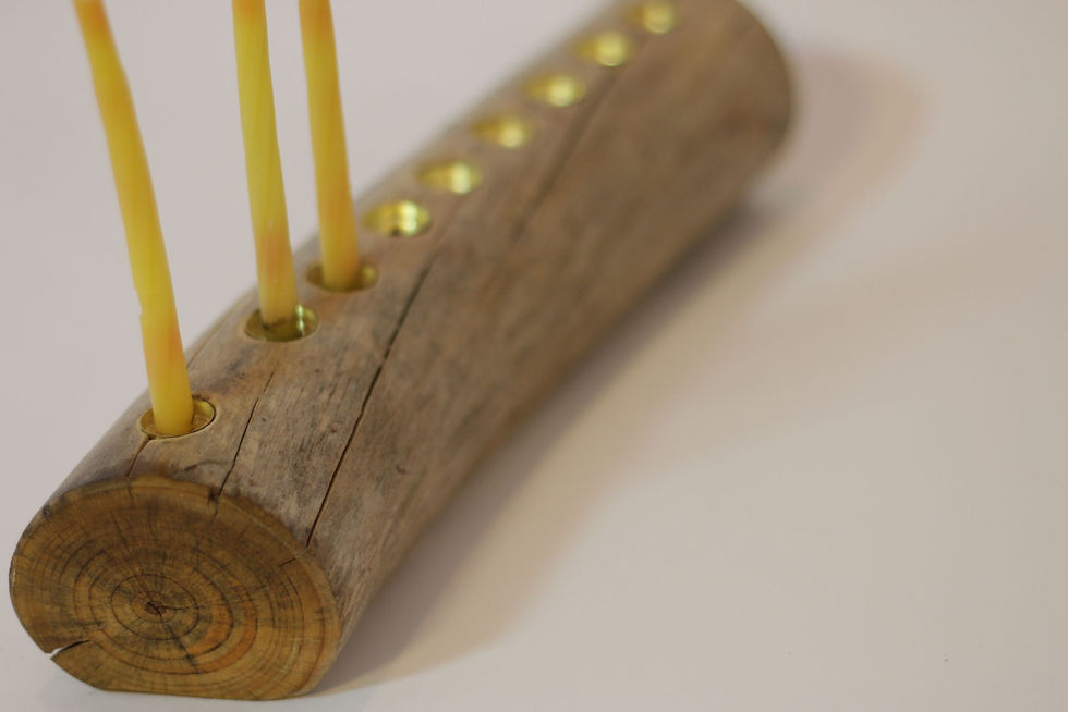 תמונה ממוזערת: חנוכיה מעץ טבעי