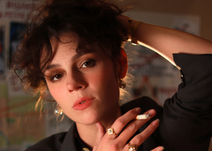 Sophie Perveaux, comédienne et actrice photo officielle de tournage.
