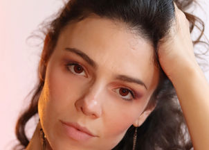 Photo studio de la comédienne et actrice Sophie Perveaux.