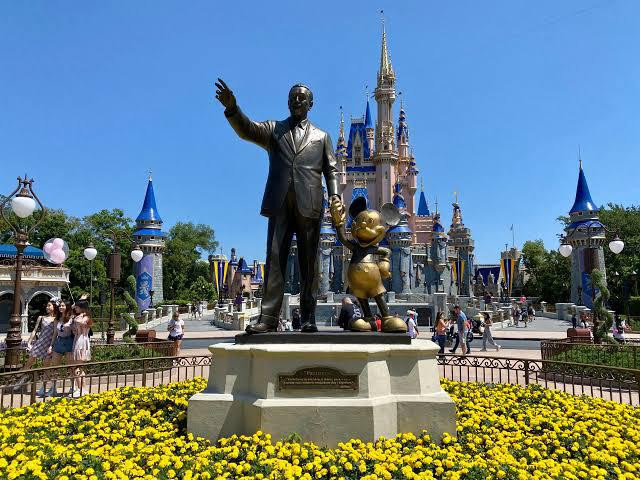 Programa para brasileiros trabalharem em Walt Disney World, Orlando.