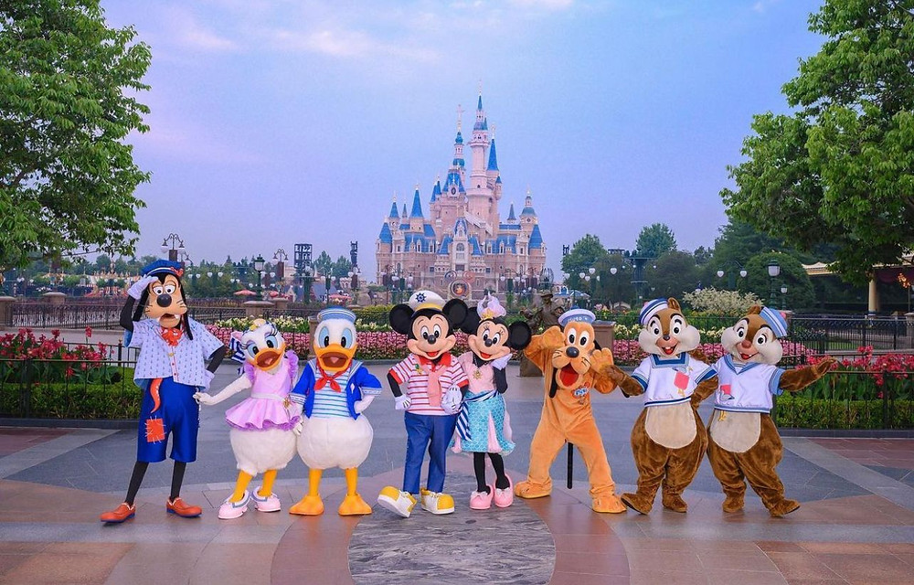 Disneyland Shanghai fecha novamente devido a novo surto de coronavírus na China.