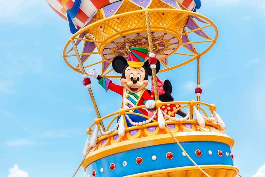 Mickey e Minnie finalizando a parada do Magic Kingdom.