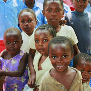 BECAUSE A SYSTEM THAT EXPLOiTS, FAVOURSiNDiViDUALS WHO DO TOO: HUMAN RiGHTS iNSOUTH AFRiCAN HEALTH