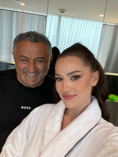 Katar Sabit Akkaya salonunda, Fahriye Evcen rüzgarı!