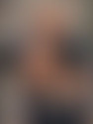 Zeynep Atılgan'ın Sabit Akkaya salonunda gerçekleştirdiği saç kesimi, modern saç şekillendirme ve profesyonel makyaj süreci.