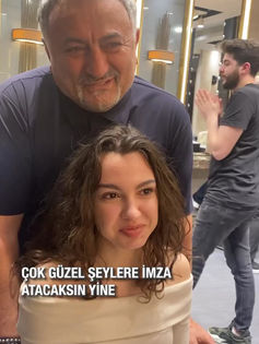 Su Burcu Yazgı Coşkun Sabit Akkaya saç tasarımı ve nem bakımı işlemi.