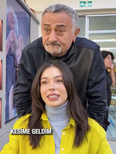 Oyuncu Meltem Akçöl saç kesimi Sabit Akkaya salonunda