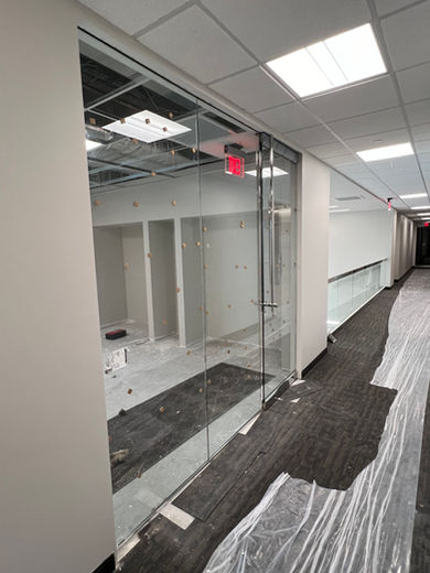 Suite Glass entrance