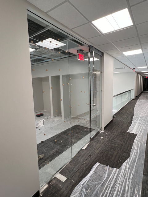 Suite Glass entrance