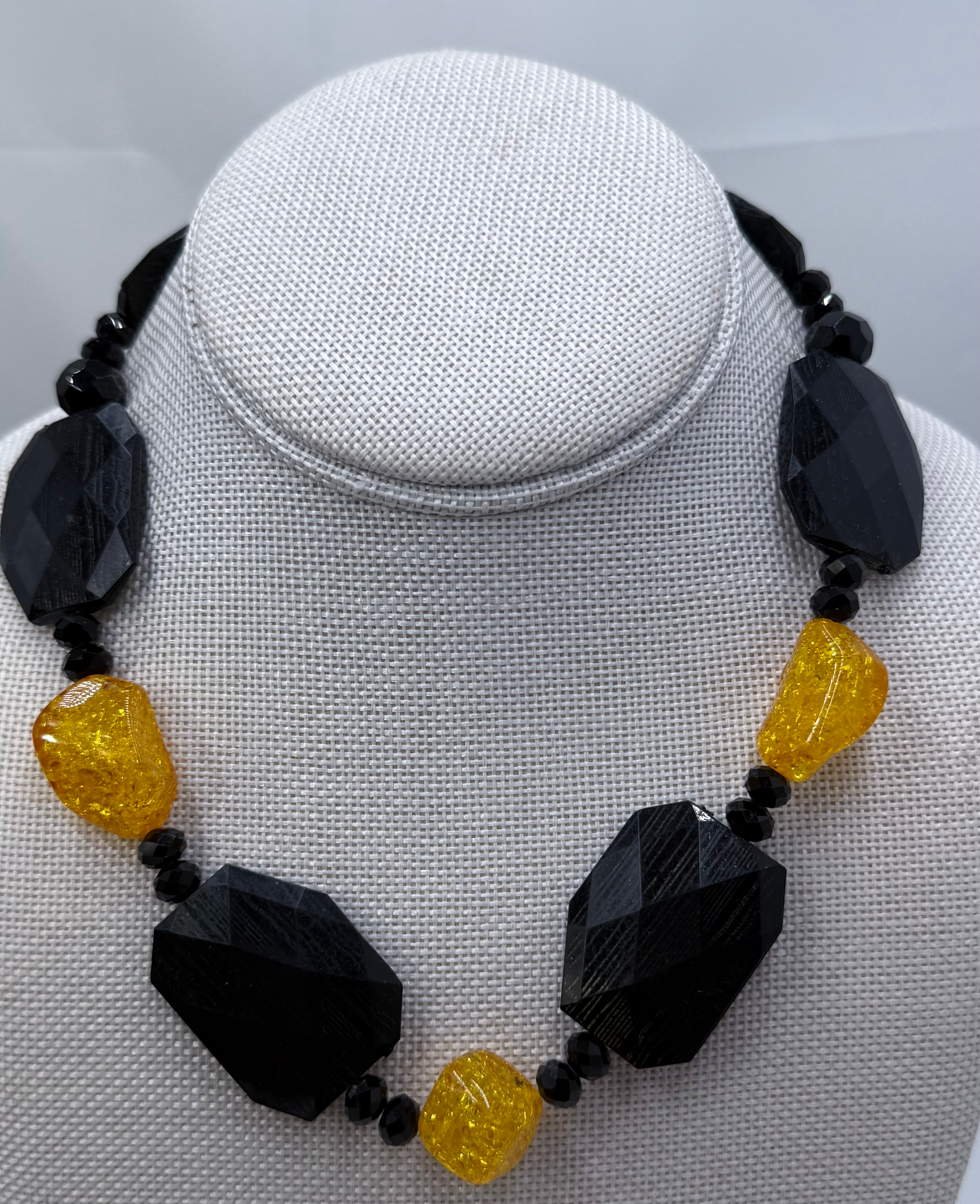 Vintage lucites & wooden beads necklace