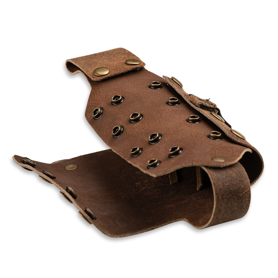 Holly Holster Getränkeholster mit Messingdruckknöpfen geöffnet