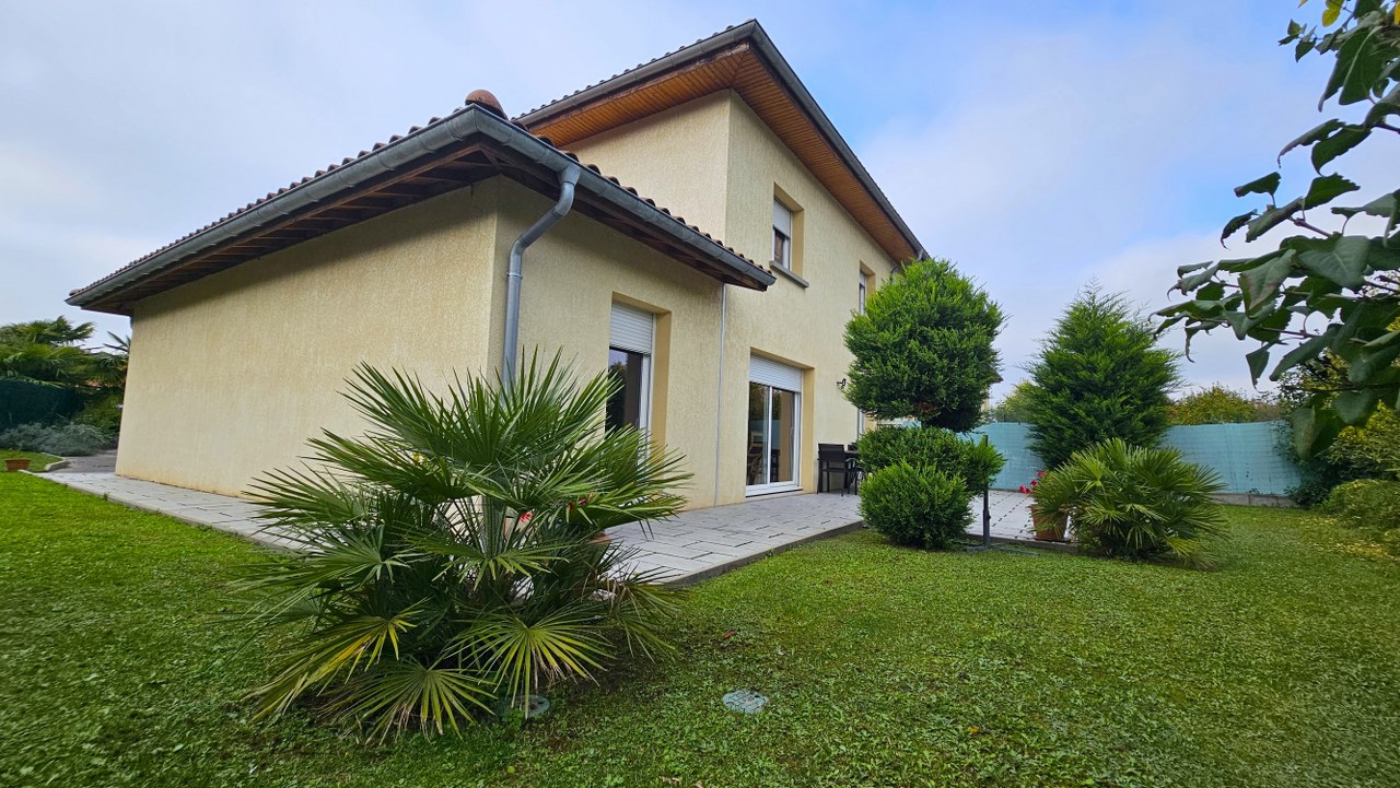 Maison à Villefontaine — photo 1